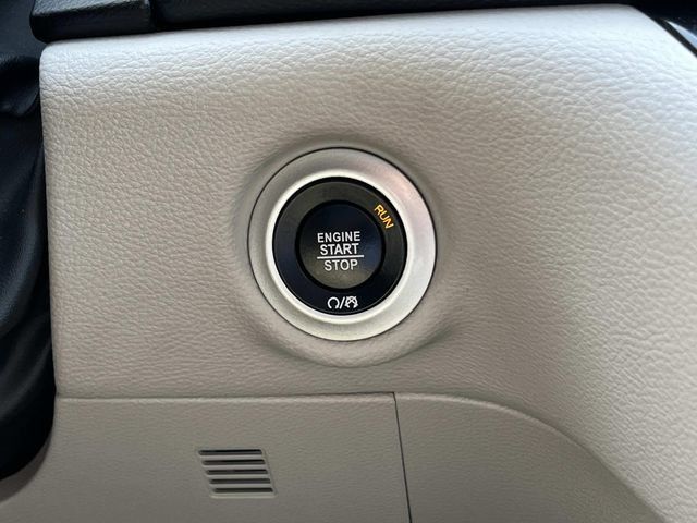 Used 2023 Chrysler Pacifica Touring-L FWD image 33
