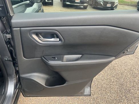Used 2024 Nissan Rogue SV image 16