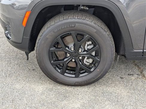 New 2024 Jeep Grand Cherokee L Laredo image 12