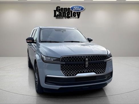 Used 2025 Lincoln Navigator Reserve AWD/4WD image 11