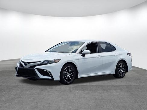 Used 2023 Toyota Camry SE FWD image 6