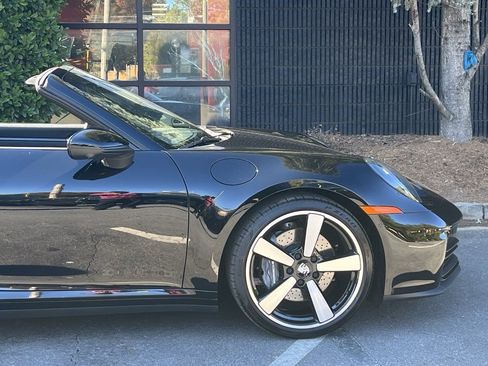 Used 2025 Porsche 911 Carrera w/ Premium Package image 19
