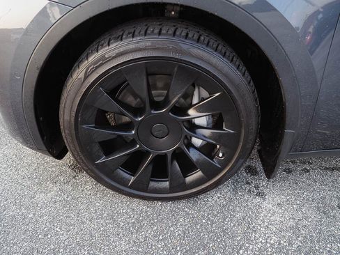 Used 2022 Tesla Model Y Long Range AWD/4WD image 35