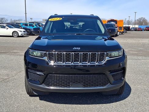 Used 2023 Jeep Grand Cherokee Laredo AWD/4WD image 4