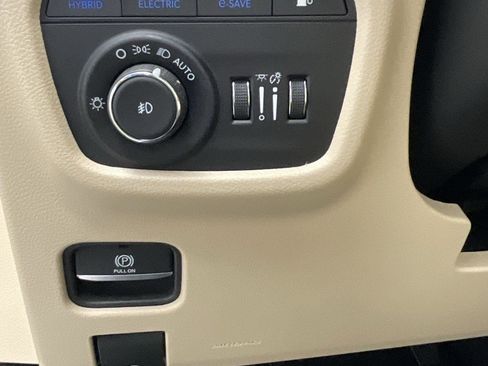 Used 2024 Jeep Grand Cherokee Limited 4xe image 21