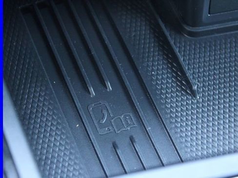 Used 2025 Volkswagen Atlas SE image 39