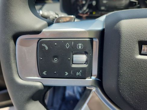 Used 2025 Land Rover Discovery S image 19