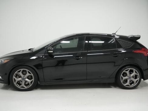 Used 2018 Ford Focus ST w/ Equipment Group 402A image 7