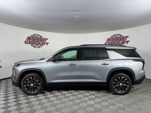 Used 2025 Chevrolet Traverse LT w/ Sun and Wheel Package AWD/4WD image 4