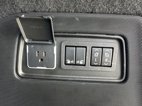Used 2023 Cadillac Escalade Sport Platinum w/ LPO, ONYX Package AWD/4WD image 14