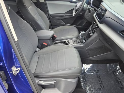 Certified 2023 Volkswagen Taos SE w/ Black Wheel Package FWD image 18