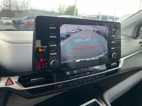 Used 2024 Toyota Sienna XLE image 17