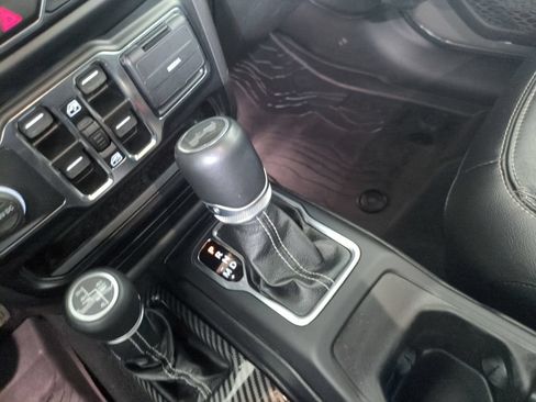 Used 2021 Jeep Wrangler Unlimited Sahara w/ Cold Weather Group AWD/4WD image 22