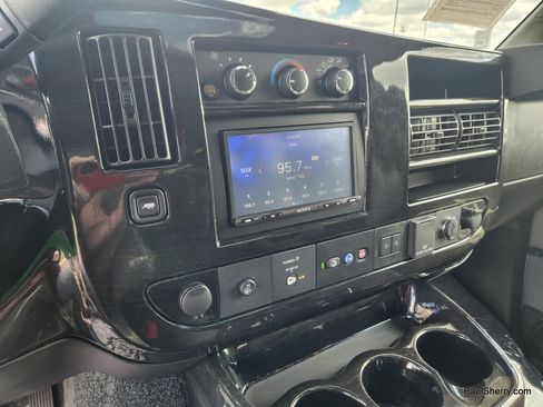Used 2020 Chevrolet Express 2500 w/ Enhanced Convenience Package RWD image 3