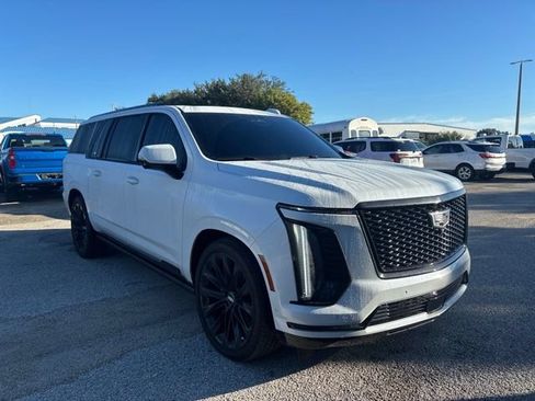 Used 2026 Cadillac Escalade ESV Platinum Sport w/ LPO, ONYX Package AWD/4WD image 3