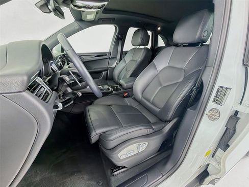 Used 2023 Porsche Macan AWD/4WD image 5