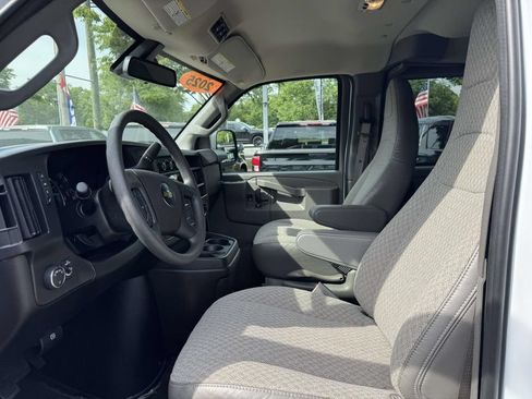 Used 2025 Chevrolet Express 3500 LT w/ LT Preferred Equipment Group RWD image 19