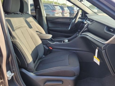 New 2025 Jeep Grand Cherokee L Laredo w/ Luxury Tech Group I image 15