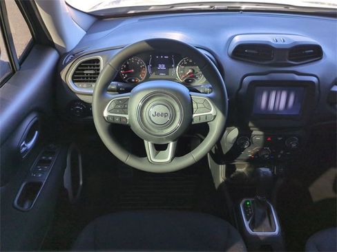 Used 2020 Jeep Renegade Latitude w/ Popular Equipment Group image 16