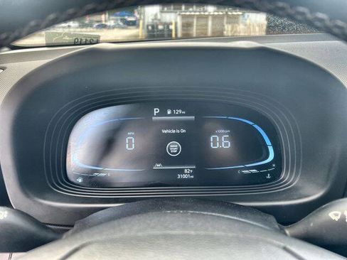 Used 2023 Hyundai Venue Limited w/ Cargo Package FWD image 12