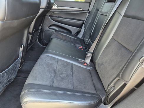 Used 2022 Jeep Grand Cherokee Laredo X image 17