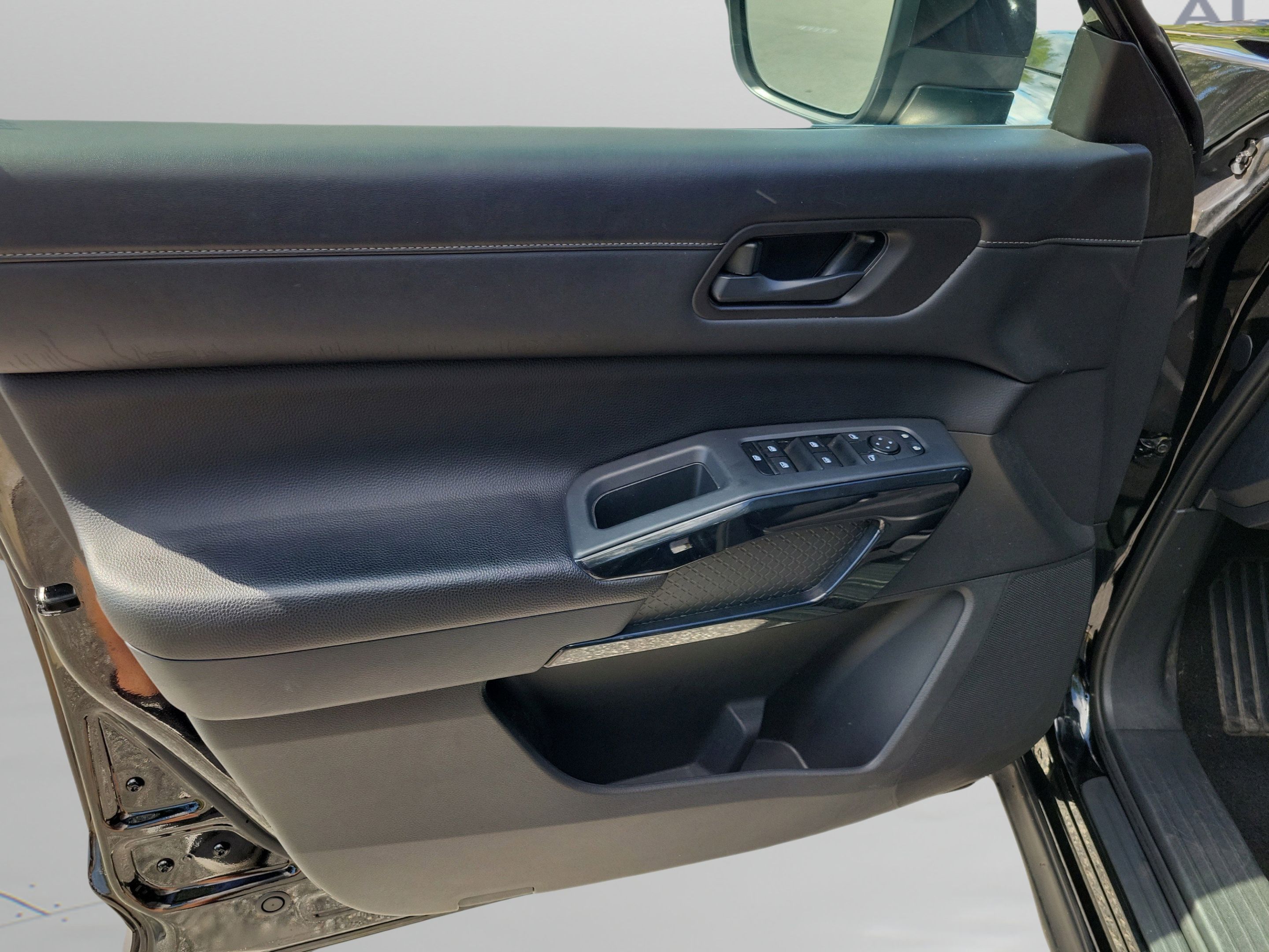 Certified 2024 Nissan Pathfinder SV FWD image 25