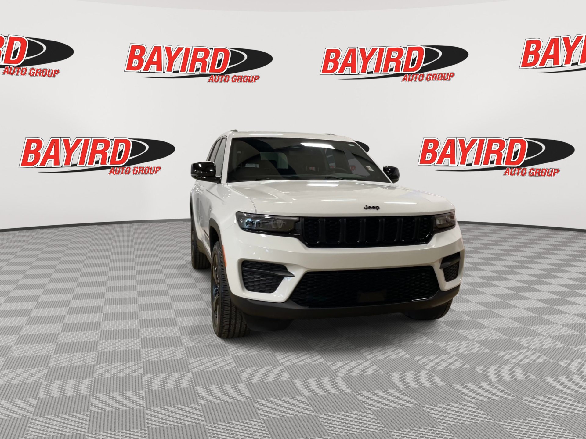 Used 2023 Jeep Grand Cherokee Altitude RWD image 3