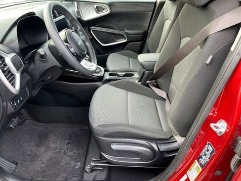 Used 2025 Kia Soul LX w/ LX Technology Package image 24