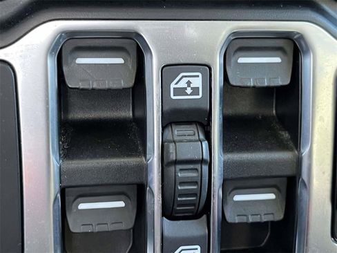 Used 2020 Jeep Wrangler Unlimited Sahara image 26