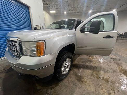 Used 2014 GMC Sierra 2500 SLE w/ SLE Preferred Package image 9