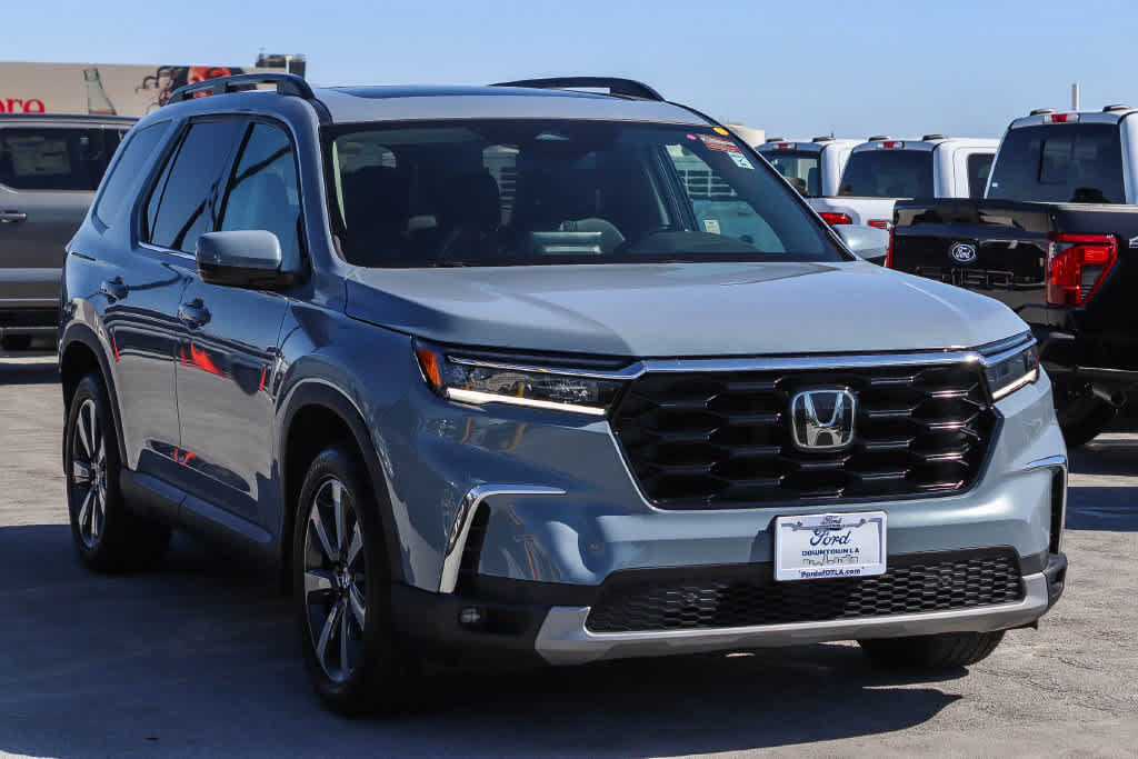 Used 2024 Honda Pilot Touring image 3