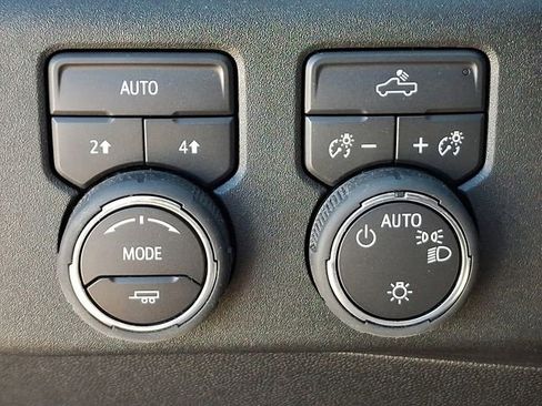 Used 2026 Chevrolet Silverado 1500 LT AWD/4WD image 8