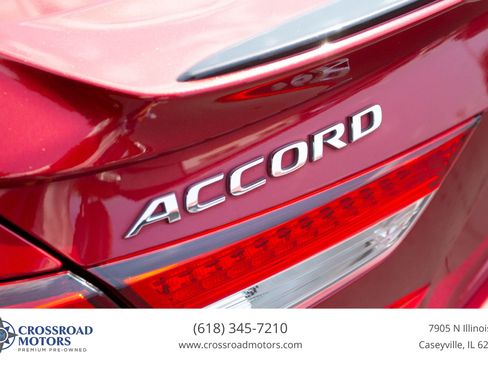 Used 2018 Honda Accord Touring image 12