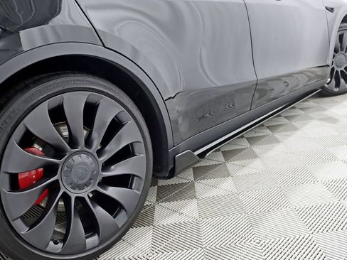 Used 2023 Tesla Model Y Performance AWD/4WD image 10