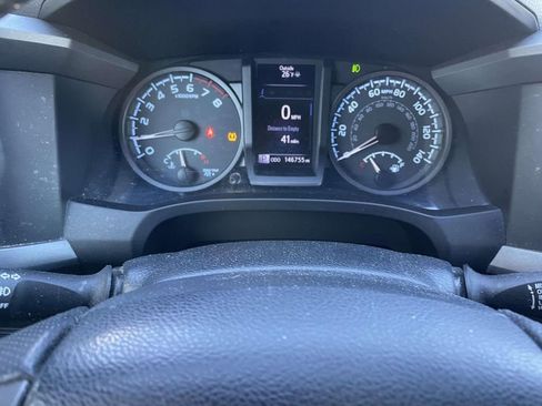 Used 2017 Toyota Tacoma TRD Sport image 37