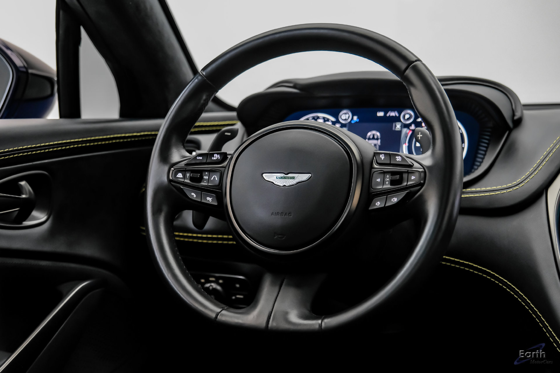 Used 2023 Aston Martin DBX AWD/4WD image 39