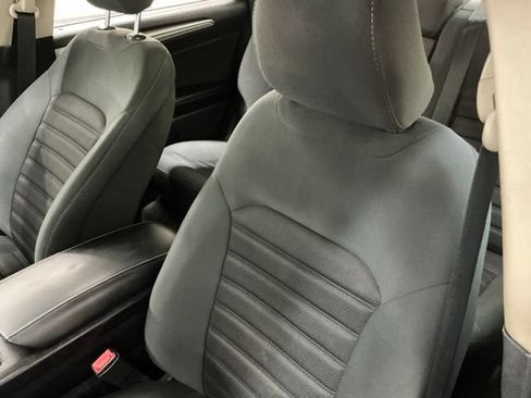Used 2019 Ford Fusion SE FWD image 13