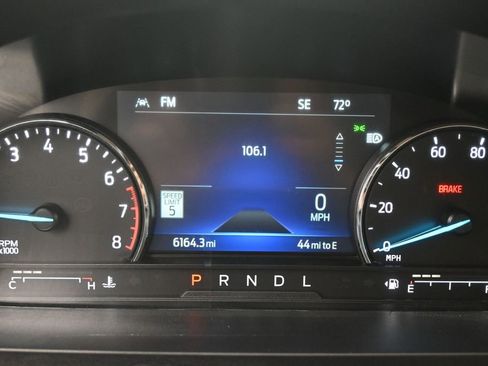Used 2022 Ford Explorer XLT w/ Equipment Group 202A AWD/4WD image 17
