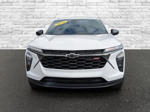 Used 2024 Chevrolet Trax RS image 3