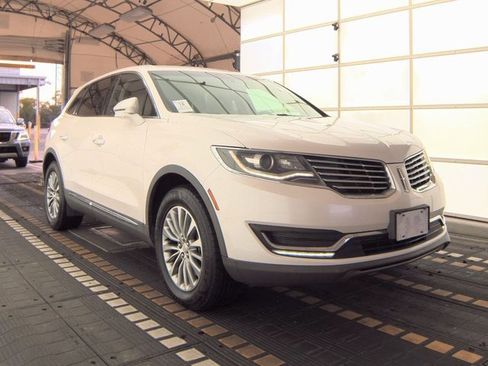 Used 2018 Lincoln MKX Select w/ Select Plus Package image 3