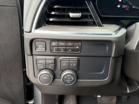 Used 2025 Chevrolet Suburban Z71 AWD/4WD image 5