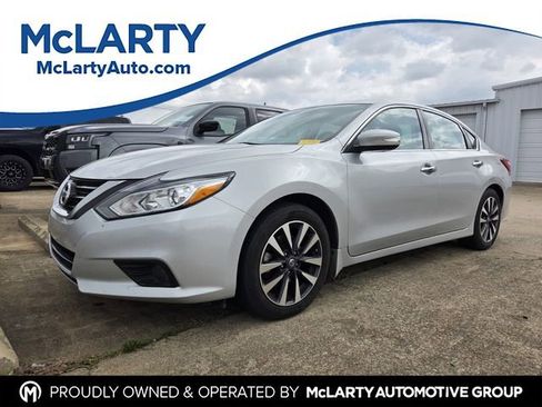 Used 2016 Nissan Altima 2.5 SV w/ Convenience Package image 1