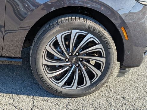 Certified 2025 Lincoln Navigator Black Label image 13