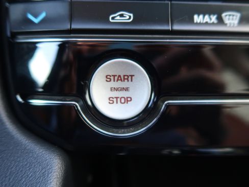 Used 2018 Jaguar F-PACE Portfolio image 16