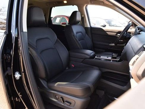 Certified 2025 Nissan Pathfinder SL w/ SL Premium Package AWD/4WD image 24