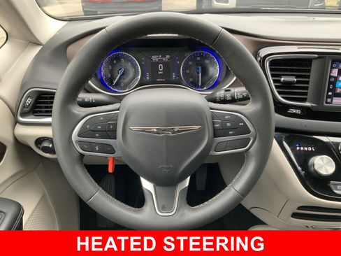 Used 2023 Chrysler Voyager LX image 4