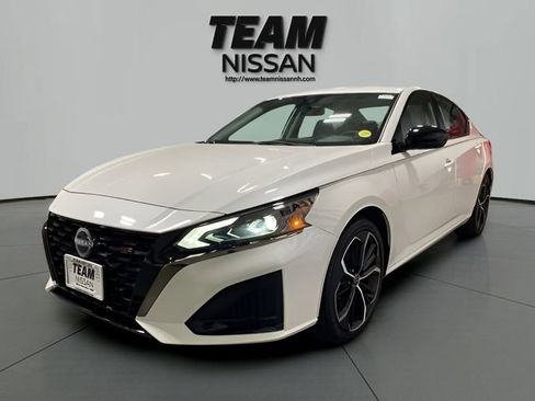 Certified 2025 Nissan Altima 2.5 SR FWD image 3