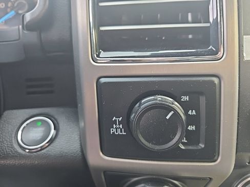 Used 2018 Ford F150 Platinum w/ Equipment Group 701A Luxury AWD/4WD image 18