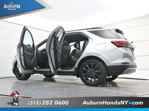 Used 2022 Chevrolet Equinox RS w/ Infotainment Package AWD/4WD image 35