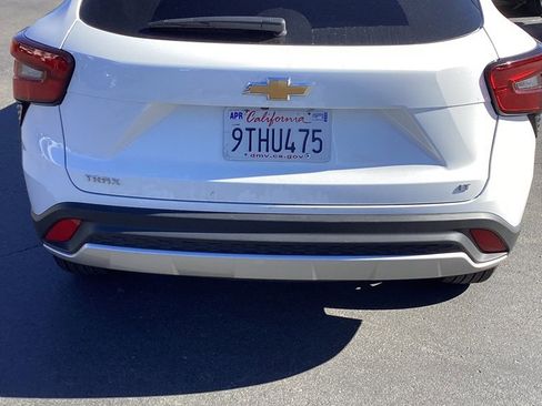 Used 2025 Chevrolet Trax LT w/ LT Convenience Package image 8